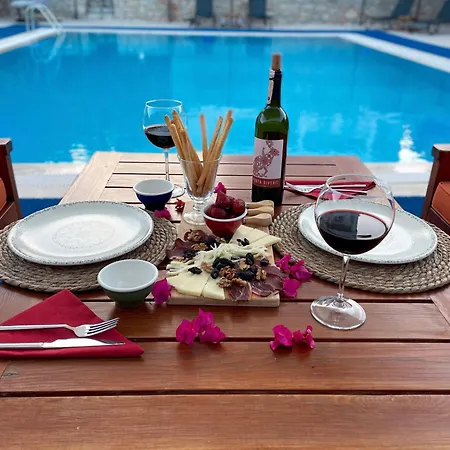 Oezguem מלון דירות דטקה