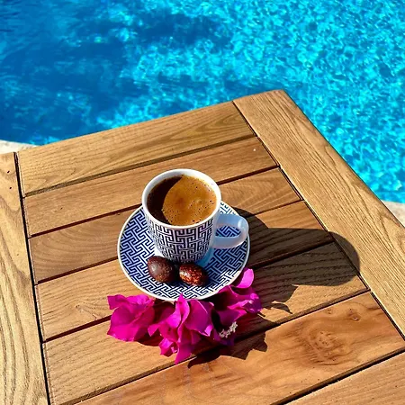 Oezguem מלון דירות 4*