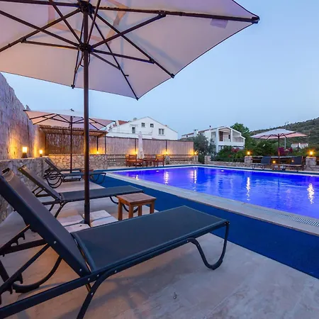 Oezguem Aparthotel 4*
