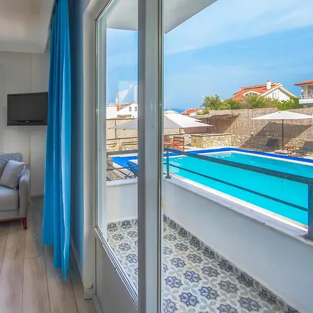 Apart Otel Oezguem *