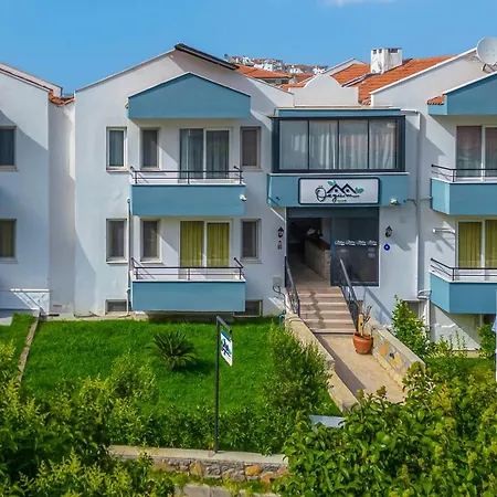 Oezguem Aparthotel 4*