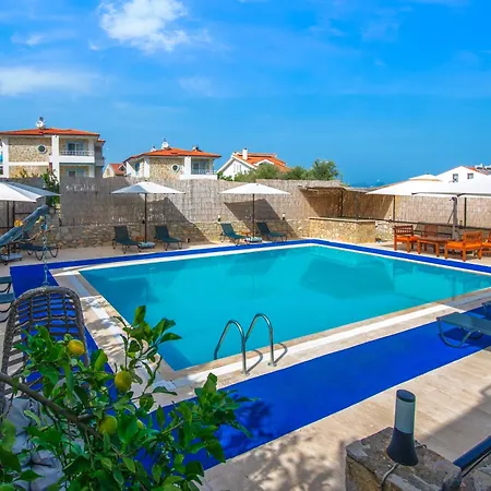 Oezguem Aparthotel 4*