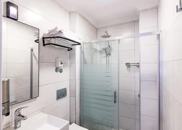 Ξενοδοχείο με διαμερίσματα Oezguem 4*